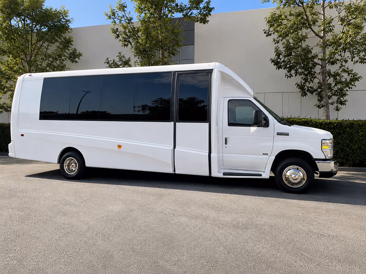 book a bus for your next airport transfer 1